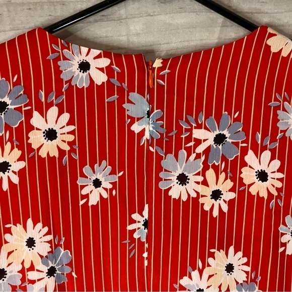 MADEWELL Button Wrap Dress in Floral Daisy Society - Picture 11 of 13